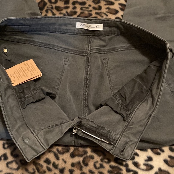 2 for $20 MAVI Jeans ADA Boyfriend Fit Distressed Jeans Women’s Size 10 - Picture 9 of 14